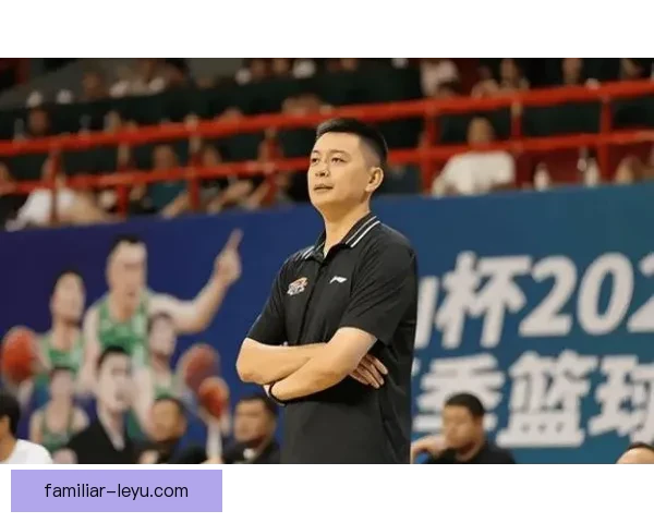 中国男篮激战国际赛场新突破 杨鸣带领年轻阵容展现顽强拼搏精神